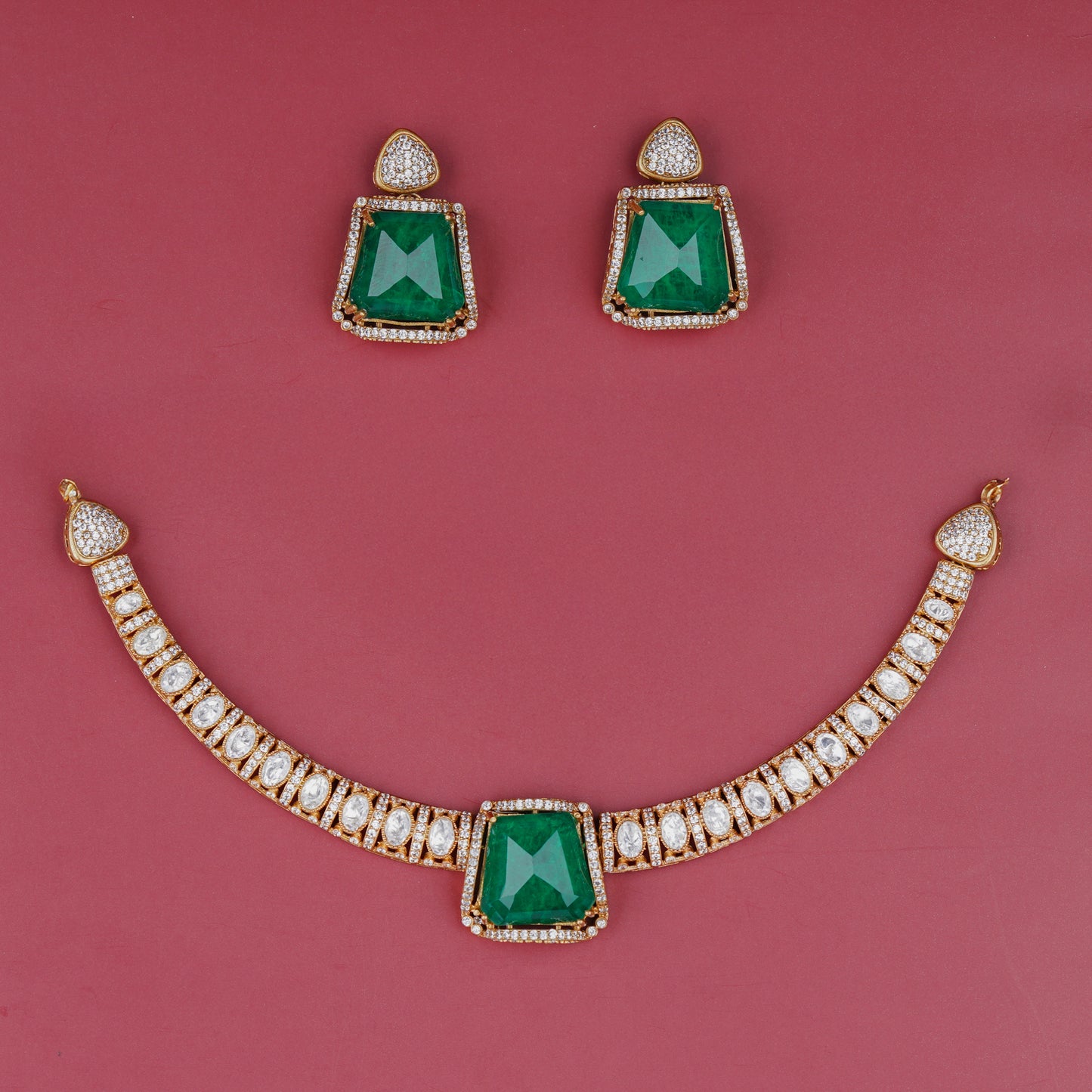 Emerald Éclat Necklace Set