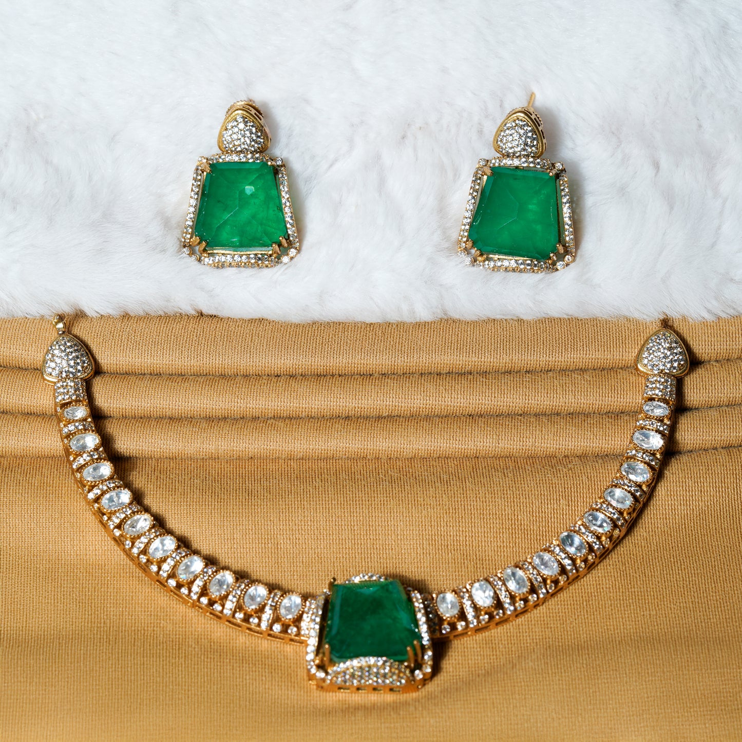 Emerald Éclat Necklace Set