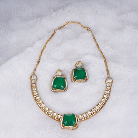Emerald Éclat Necklace Set